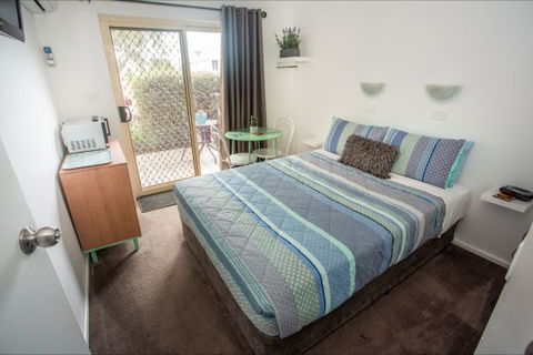 Arlingtons Accommodation - E Caravan Parks 6