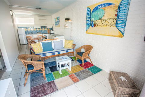 Arlingtons Accommodation - E Caravan Parks 9