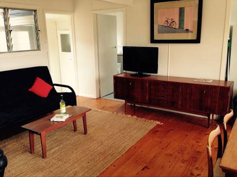 Cosy Seaside Cottage - E Caravan Parks 3