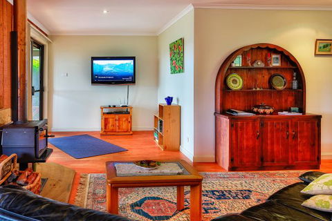 Coach House Hill Cottage - E Caravan Parks 4