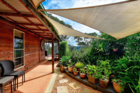 Coach House Hill Cottage - E Caravan Parks 7