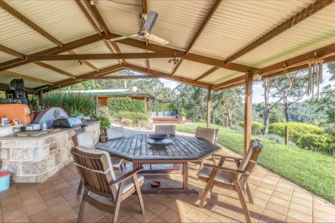 Coach House Hill Cottage - E Caravan Parks 9