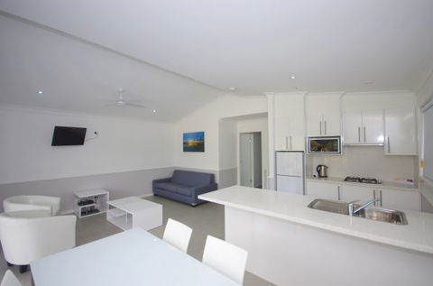 Del Rio Riverside Resort - E Caravan Parks 1