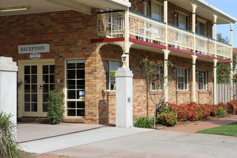 Grand Manor Motor Inn - E Caravan Parks 0