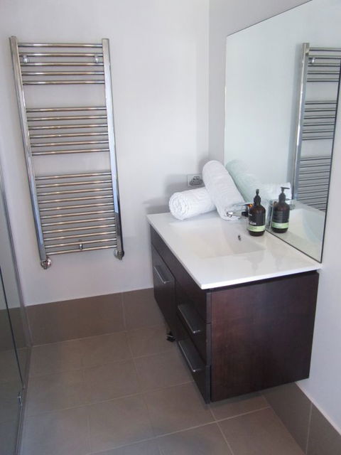 Hillberry House Bed And Breakfast - E Caravan Parks 4