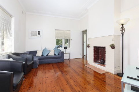 Le Bois Cottage - E Caravan Parks 1