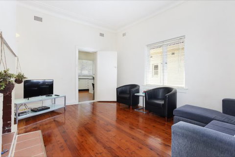 Le Bois Cottage - E Caravan Parks 2