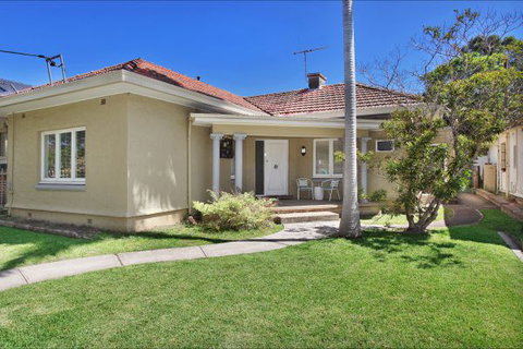 Le Bois Cottage - E Caravan Parks 5