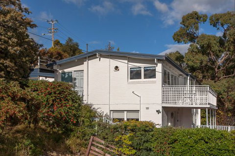 Long Beach House - E Caravan Parks 1