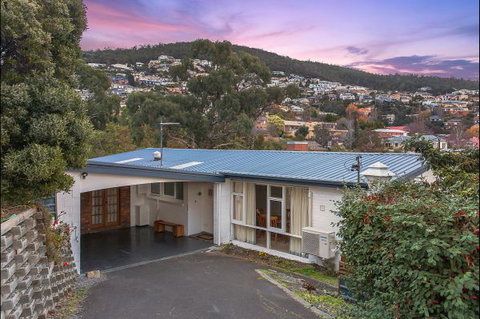 Long Beach House - E Caravan Parks 2