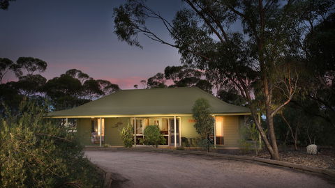 Riverbush Cottages - E Caravan Parks 10