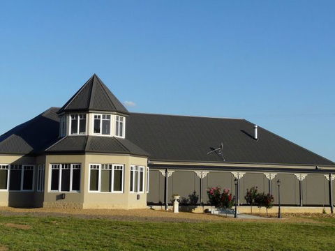 Paringa Grove Homestead - E Caravan Parks 0