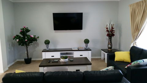 Numurkah Apartments - The Saxton - E Caravan Parks 0