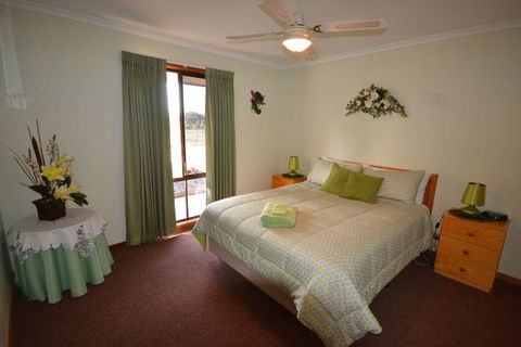 Riverbush Cottages - E Caravan Parks 3