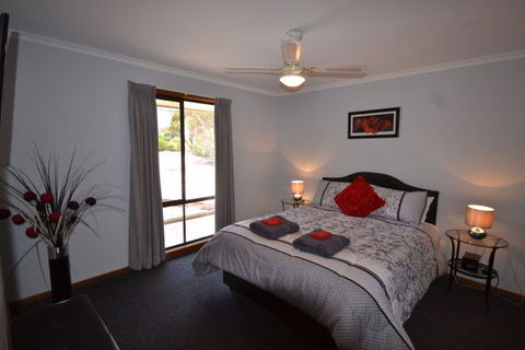 Riverbush Cottages - E Caravan Parks 4