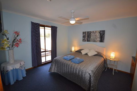 Riverbush Cottages - E Caravan Parks 8