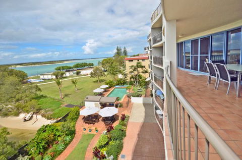 Sails Resort On Golden Beach - E Caravan Parks 1