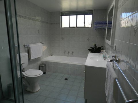 Tarrabandra Fishing Retreat - E Caravan Parks 4