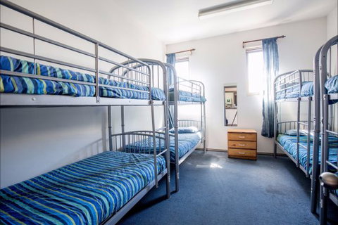 The Nook Backpackers - E Caravan Parks 7