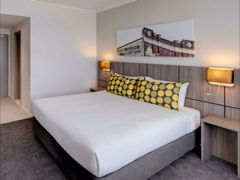 Travelodge Hotel Bankstown Sydney - E Caravan Parks 1