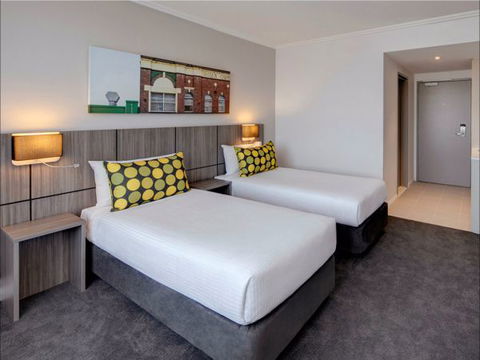 Travelodge Hotel Bankstown Sydney - E Caravan Parks 2