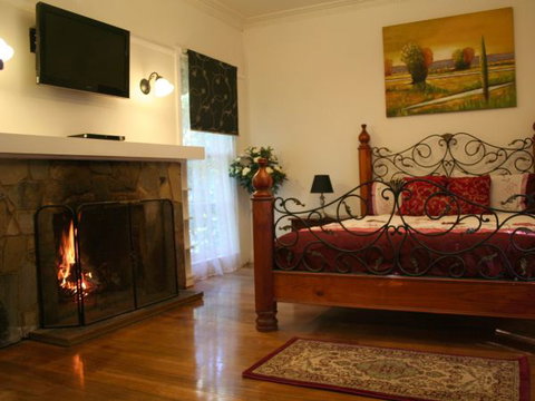 Tudor Cottages Mount Dandenong - E Caravan Parks 0