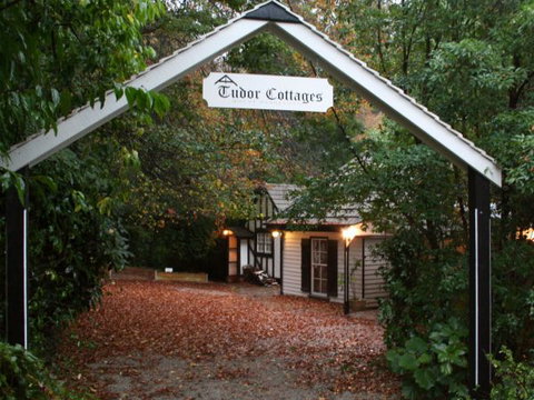 Tudor Cottages Mount Dandenong - E Caravan Parks 2