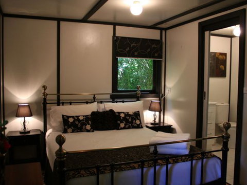 Tudor Cottages Mount Dandenong - E Caravan Parks 3