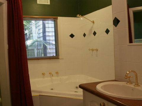 Tudor Cottages Mount Dandenong - E Caravan Parks 6