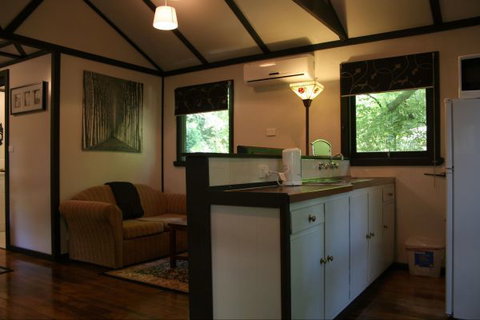 Tudor Cottages Mount Dandenong - E Caravan Parks 7