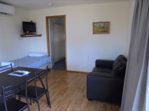 Wagga Wagga Tourist Park - E Caravan Parks 8