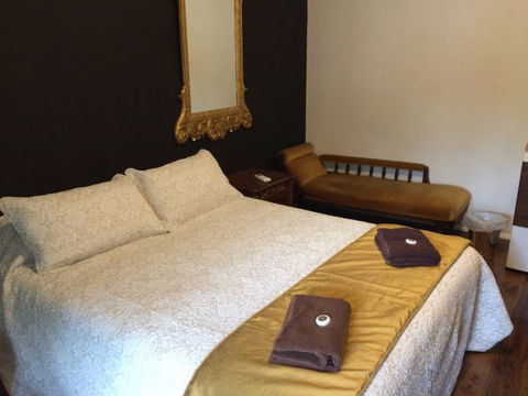 Wisemans Inn Hotel - E Caravan Parks 5