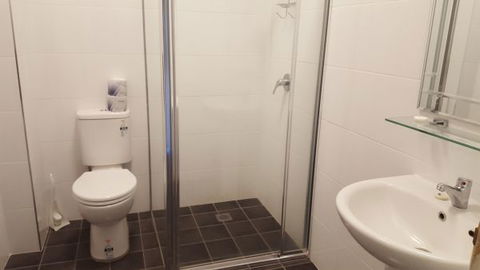 Wisemans Inn Hotel - E Caravan Parks 7