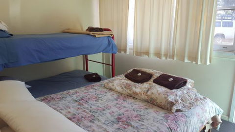 Wisemans Inn Hotel - E Caravan Parks 9