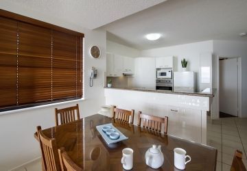 Kings Row Holiday Apartments - E Caravan Parks 3