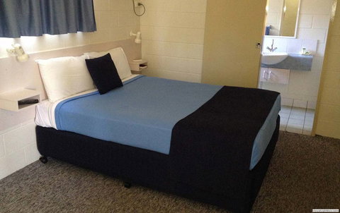 Emerald Motor Inn - E Caravan Parks 30