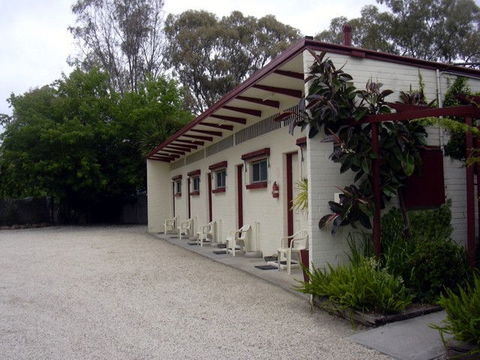 Auto Lodge Motor Inn - E Caravan Parks 1