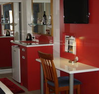 Avaleen Lodge Motor Inn - E Caravan Parks