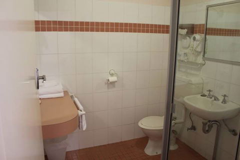 AZA Motel - E Caravan Parks 9