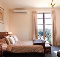 Azidene House  Spa Apartments - E Caravan Parks