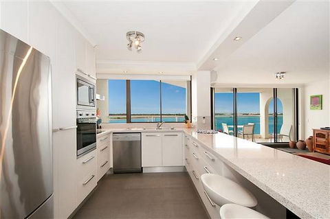 Beaconlea Tower Apartments - E Caravan Parks 0