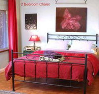 Bettenay's Lakeside Loft Spa Apartment - E Caravan Parks