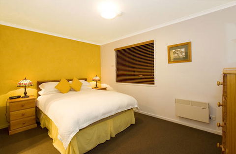 Bindo Creek Cabins - E Caravan Parks 0