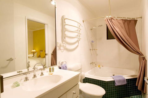 Bindo Creek Cabins - E Caravan Parks 3