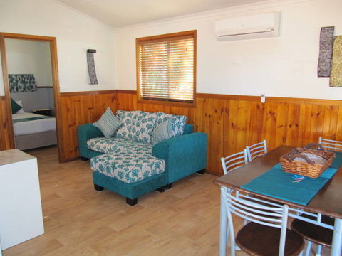 Blue Dolphin Holiday Resort - E Caravan Parks 1