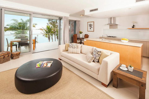 Blue Dolphin Holiday Resort - E Caravan Parks 0