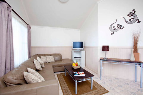 Blue Dolphin Holiday Resort - E Caravan Parks 8