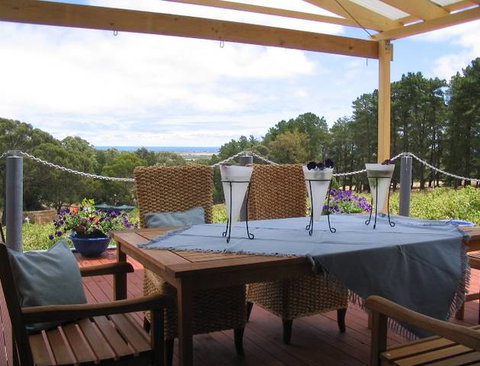 Blue Grape Vineyard Accommodation - E Caravan Parks 0