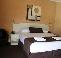 Bowen Inn Motel - E Caravan Parks