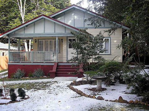 Brantwood Cottage - E Caravan Parks 1